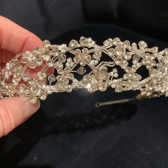 Bridal tiara - Picture 4 of 8